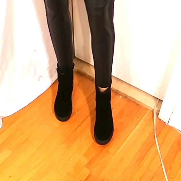 🔥 Like New J/Slide Black Suede Booties. - Picture 10 of 12